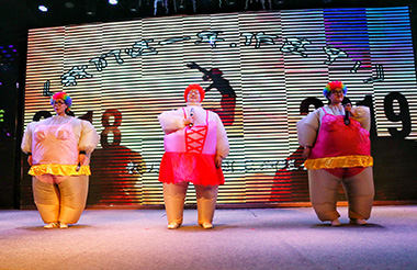 《這一年，我們作甚了？》搞笑自黑